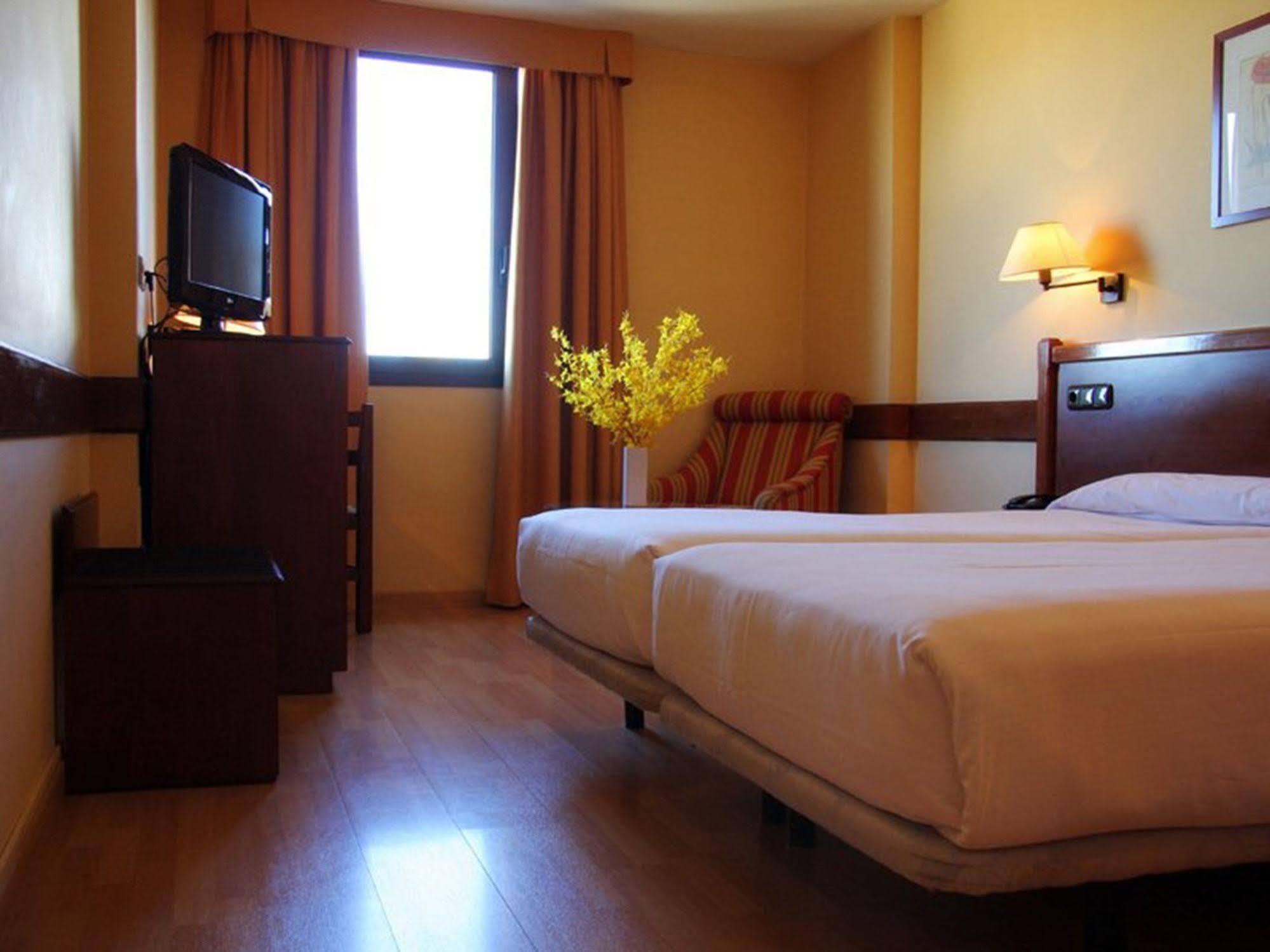 Hotel Oriente Zaragoza Oda fotoğraf